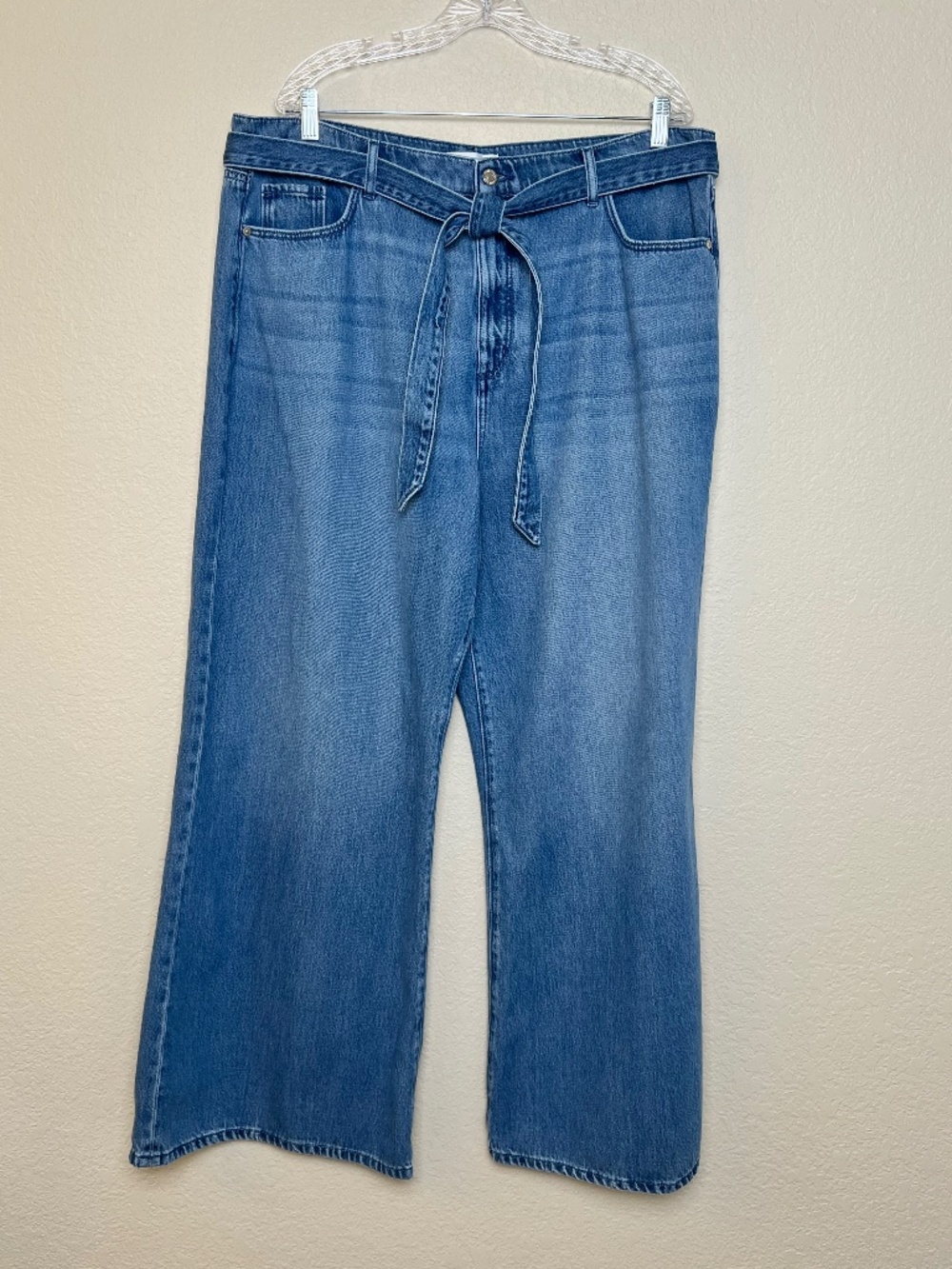 *FIRM PRICE* LOFT Palazzo Drape Denim Wide Leg Jeans with a Belted Waist - Picture 3 of 12